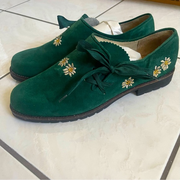 GEIER WALLY Shoes - GEIER WALLY Austrian Suede Leather LaceUp Oxfords Shoes Green Flowers Size 9